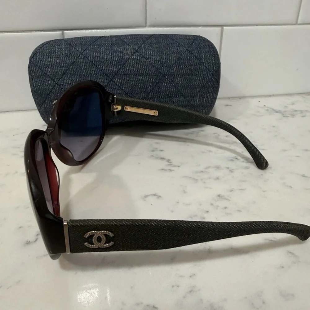 Authentic CHANEL Brown
Sunglasses With Denim Logo Arms In Rare Denim Case - Picture 5 of 5